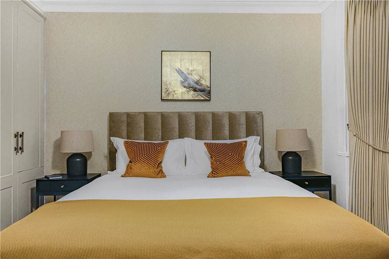 3 bedroom flat, Holland Park, London W11 - Available