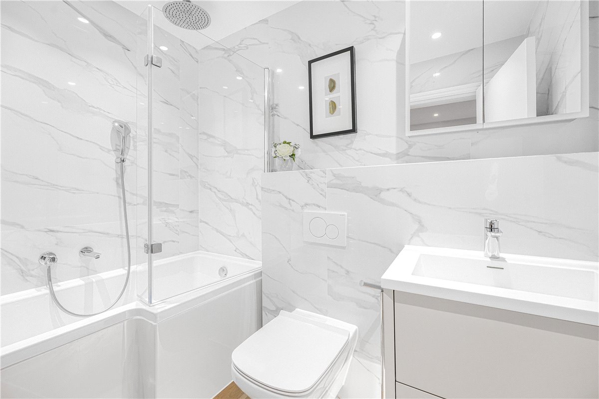 3 bedroom flat, Holland Park, London W11 - Available