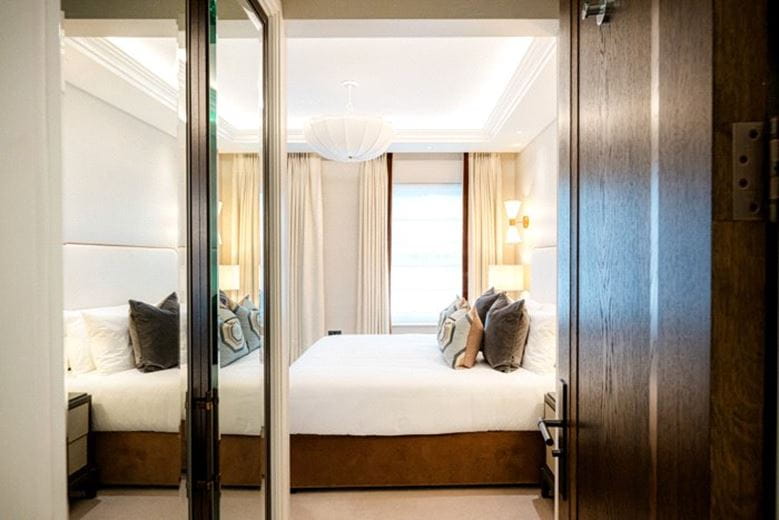 2 bedroom flat, Prince Of Wales Terrace, Kensington W8 - Available