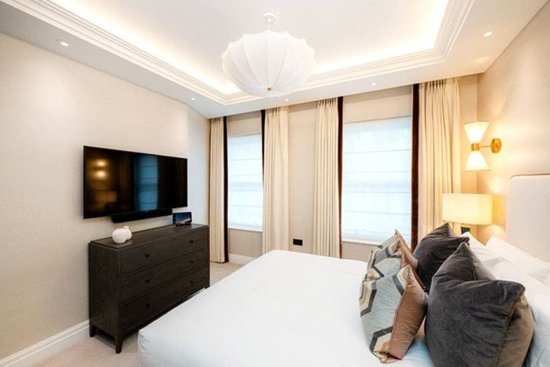 2 bedroom flat, Prince Of Wales Terrace, Kensington W8 - Available