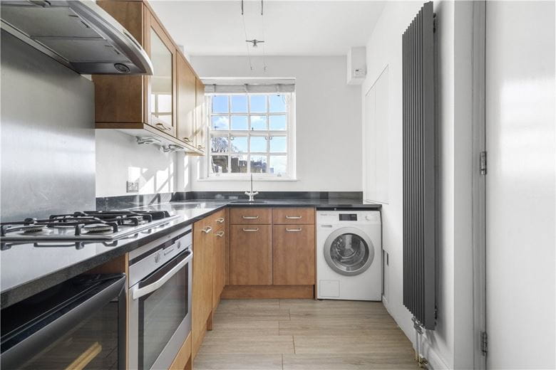 2 bedroom flat, Brompton Road, Knightsbridge SW3 - Available