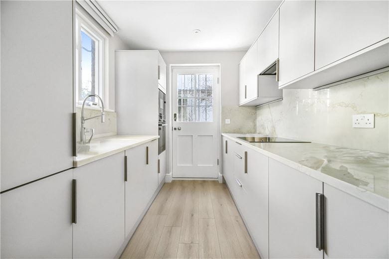 4 bedroom flat, Onslow Square, South Kensington SW7 - Available