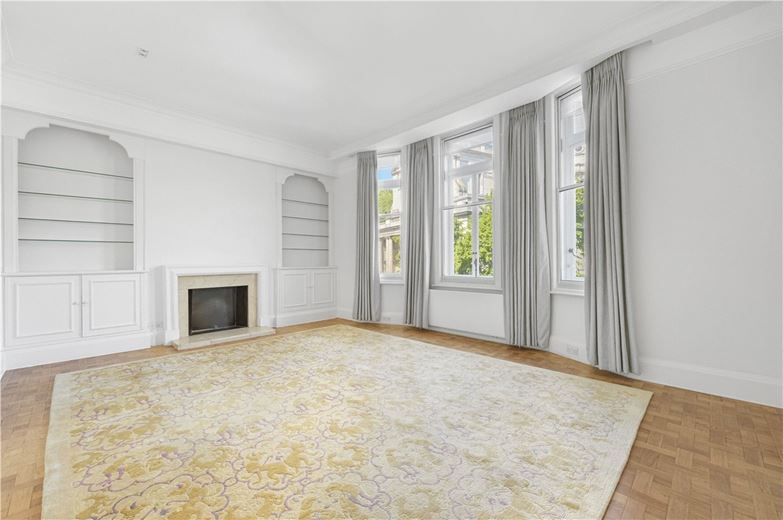 3 bedroom flat, Egerton Gardens, Knightsbridge SW3 - Available