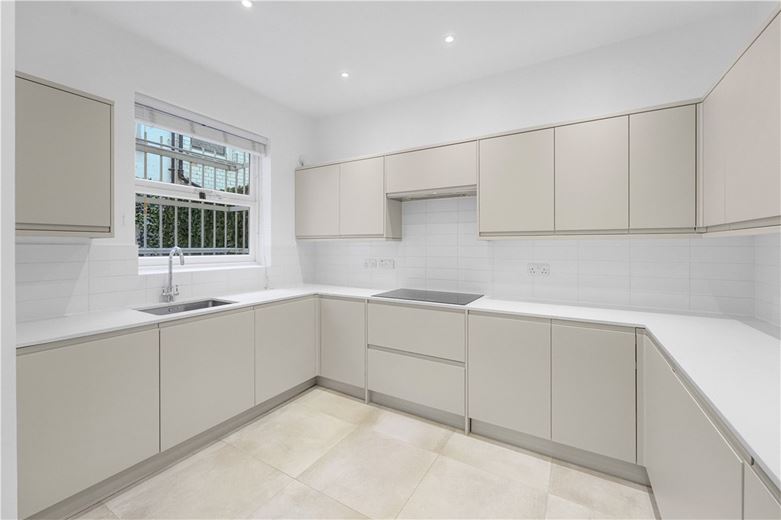 3 bedroom flat, Egerton Gardens, Knightsbridge SW3 - Available