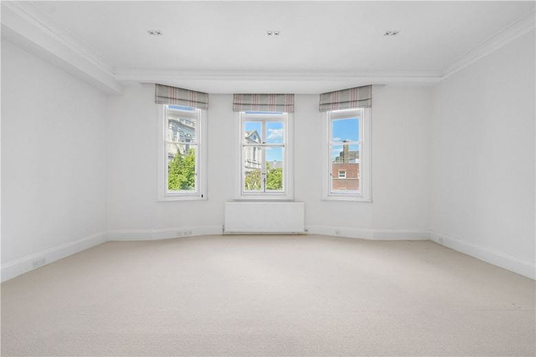 3 bedroom flat, Egerton Gardens, Knightsbridge SW3 - Available