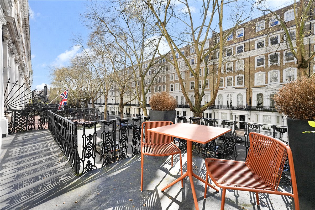 4 bedroom flat, Beaufort Gardens, Knightsbridge SW3 - Available