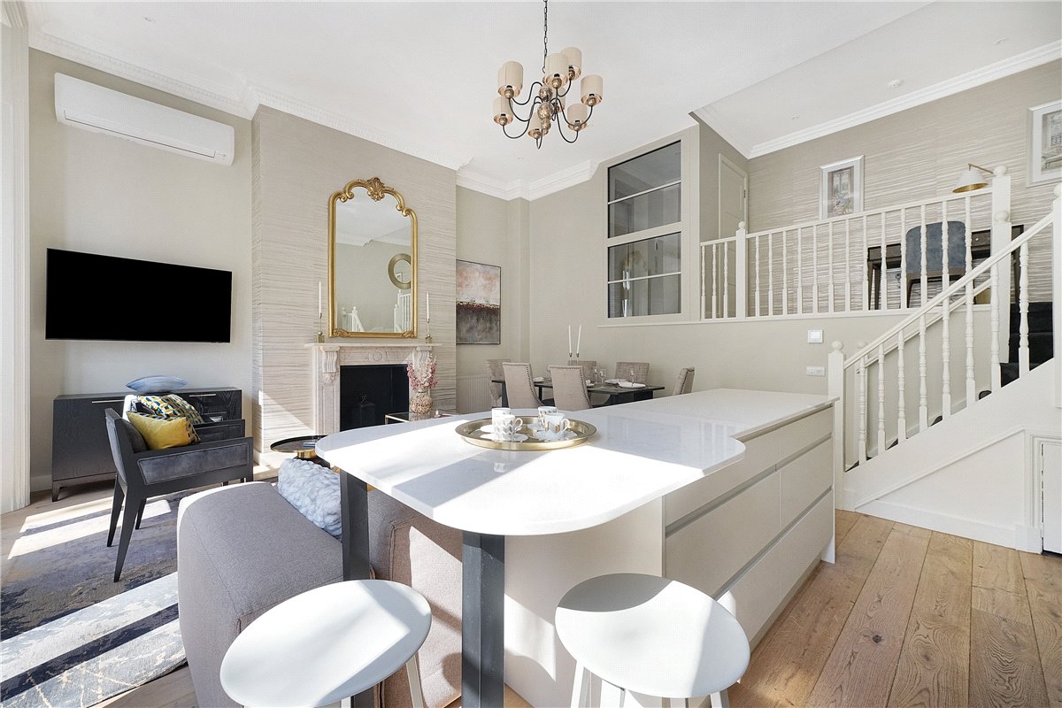 4 bedroom flat, Beaufort Gardens, Knightsbridge SW3 - Available
