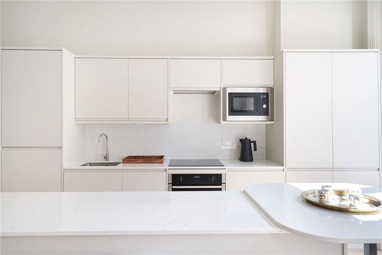 4 bedroom flat, Beaufort Gardens, Knightsbridge SW3 - Available