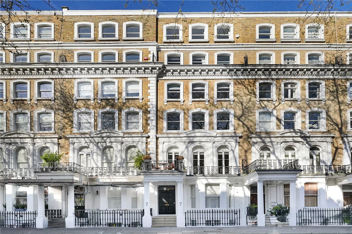 4 bedroom flat, Beaufort Gardens, Knightsbridge SW3 - Available