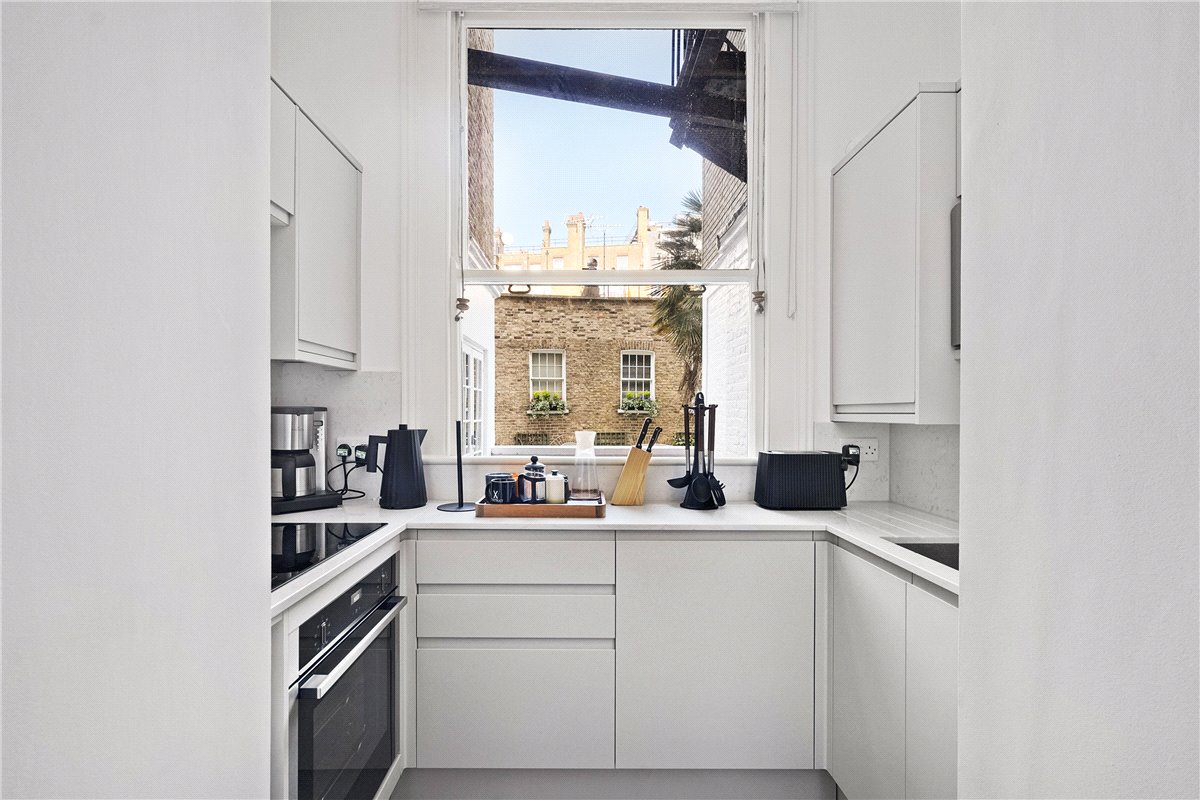 2 bedroom flat, Beaufort Gardens, Knightsbridge SW3 - Available