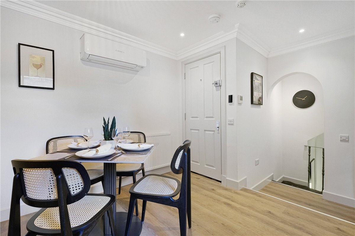 2 bedroom flat, Beaufort Gardens, Knightsbridge SW3 - Available