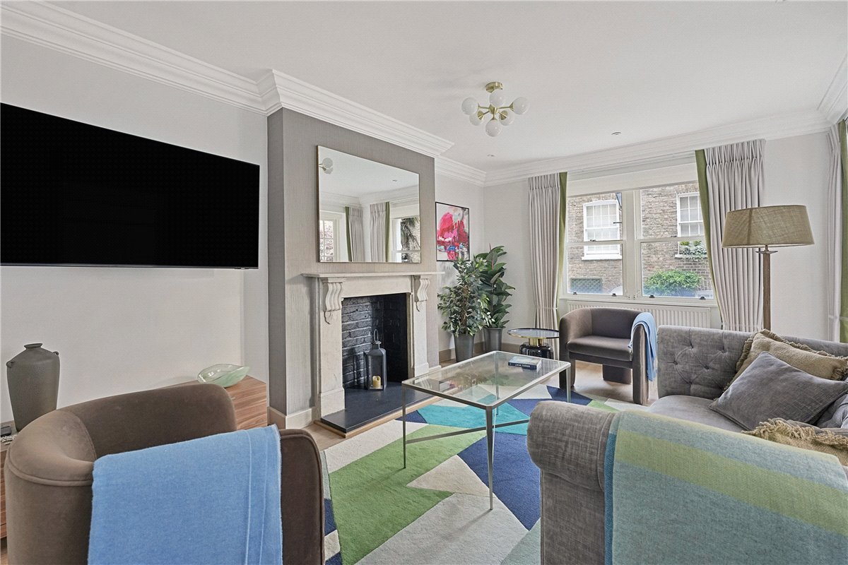 2 bedroom flat, Beaufort Gardens, Knightsbridge SW3 - Available
