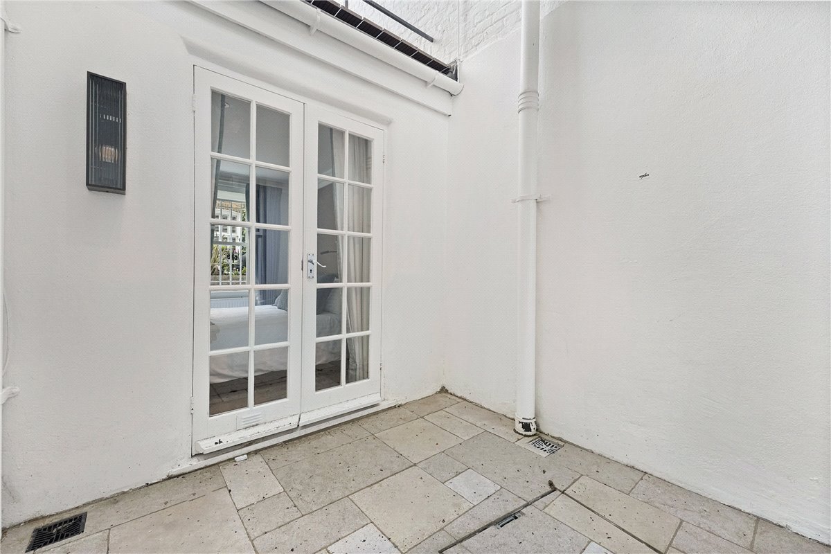 2 bedroom flat, Beaufort Gardens, Knightsbridge SW3 - Available