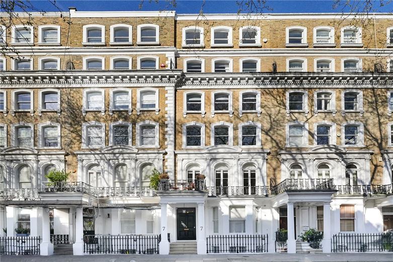 2 bedroom flat, Beaufort Gardens, Knightsbridge SW3 - Available