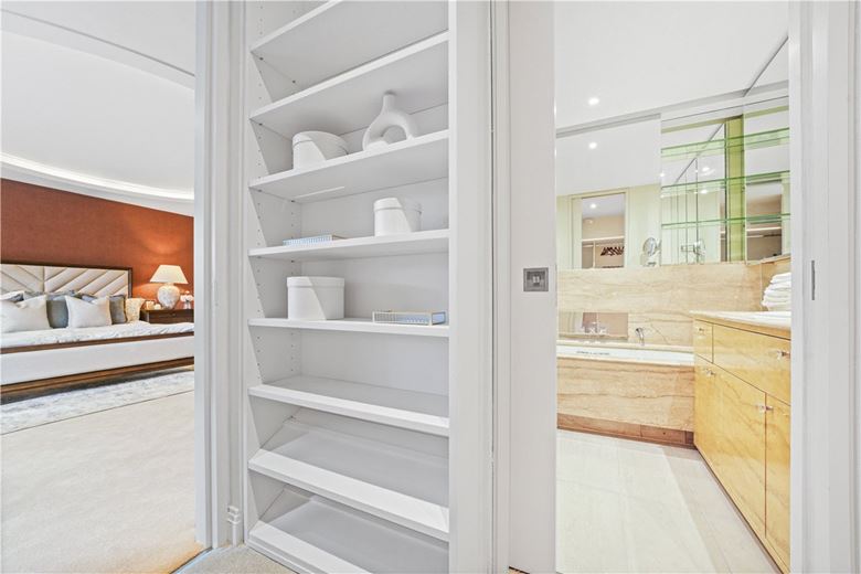 3 bedroom flat, Gloucester Square, Hyde Park Estate W2 - Available