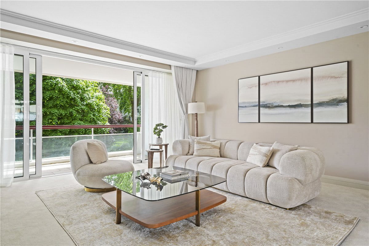 3 bedroom flat, Gloucester Square, Hyde Park Estate W2 - Available