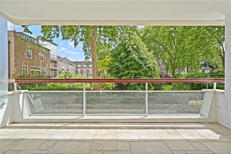 3 bedroom flat, Gloucester Square, Hyde Park Estate W2 - Available