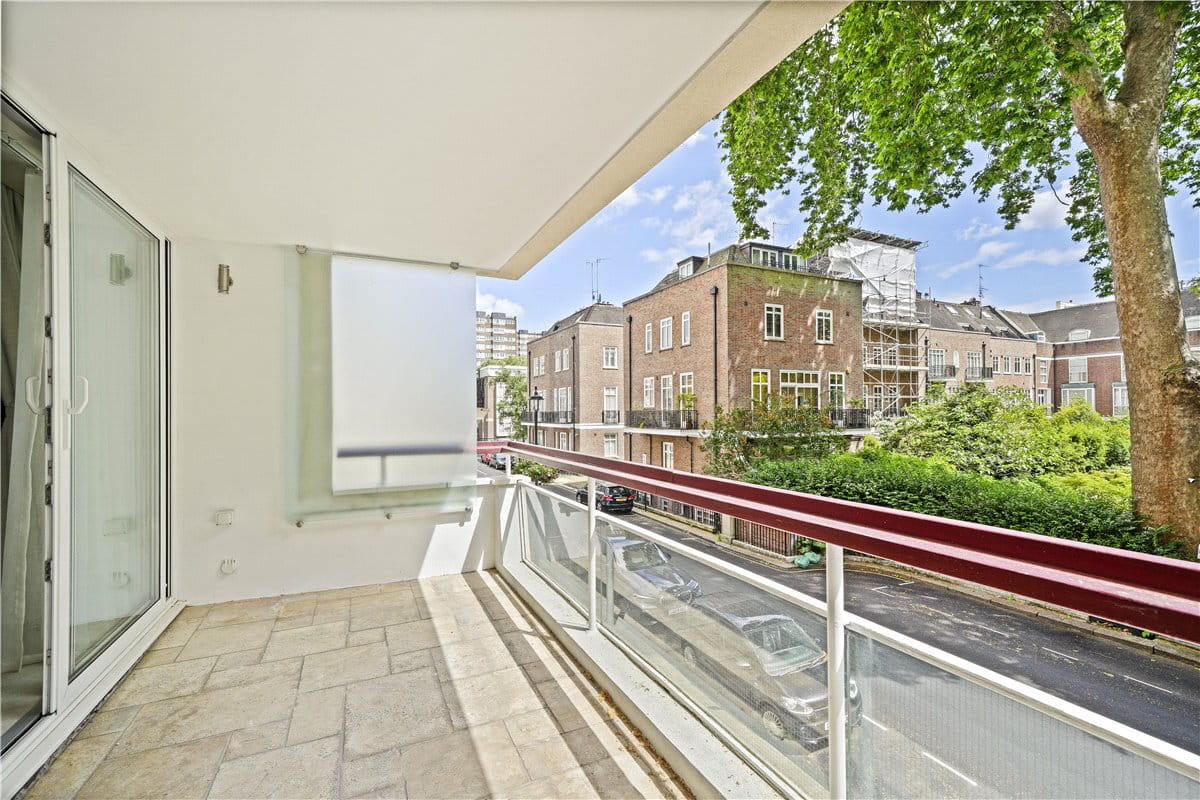 3 bedroom flat, Gloucester Square, Hyde Park Estate W2 - Available