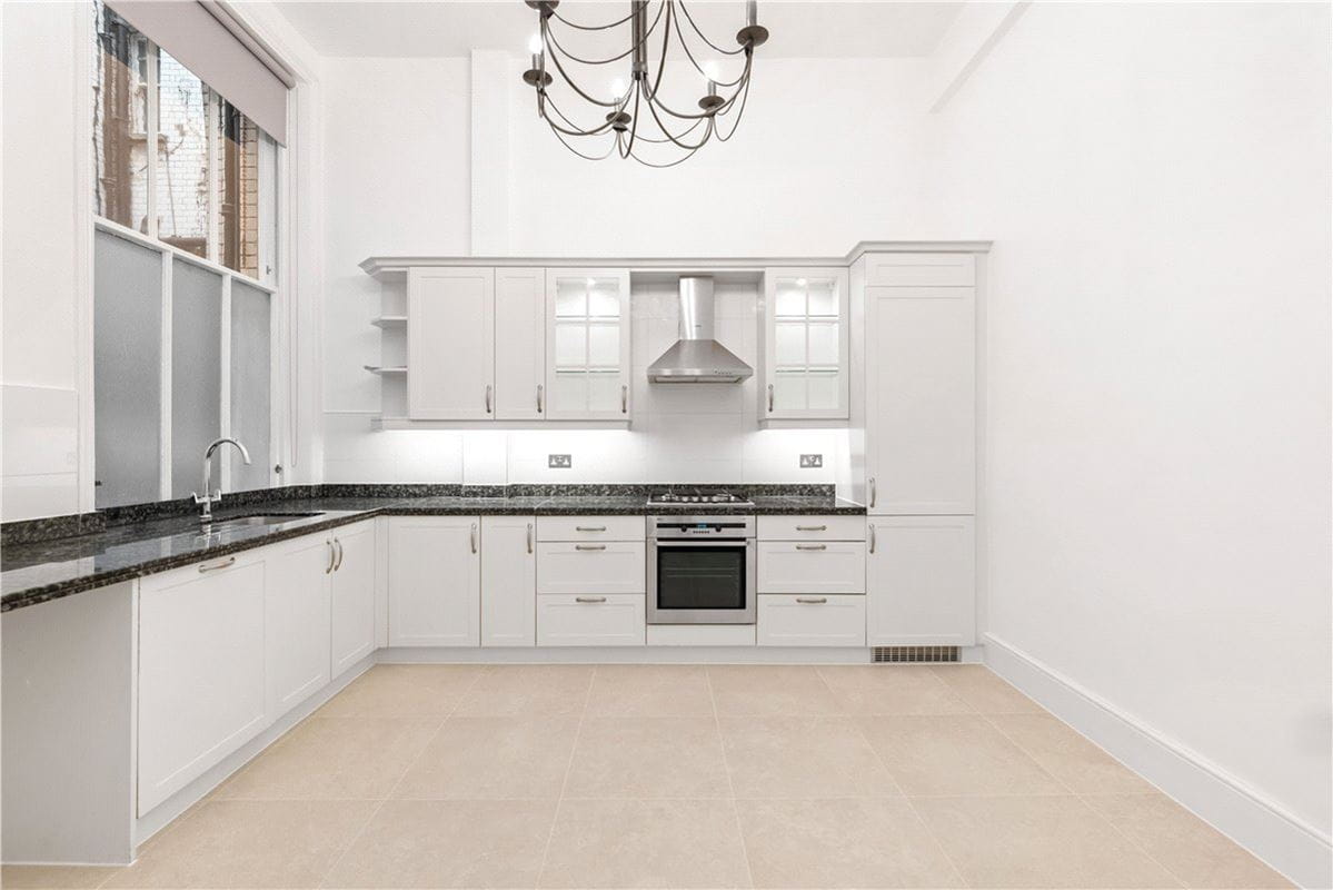 3 bedroom maisonette, Egerton Gardens, Knightsbridge SW3 - Available