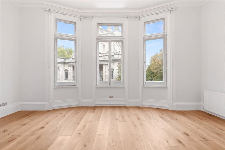 3 bedroom maisonette, Egerton Gardens, Knightsbridge SW3 - Available