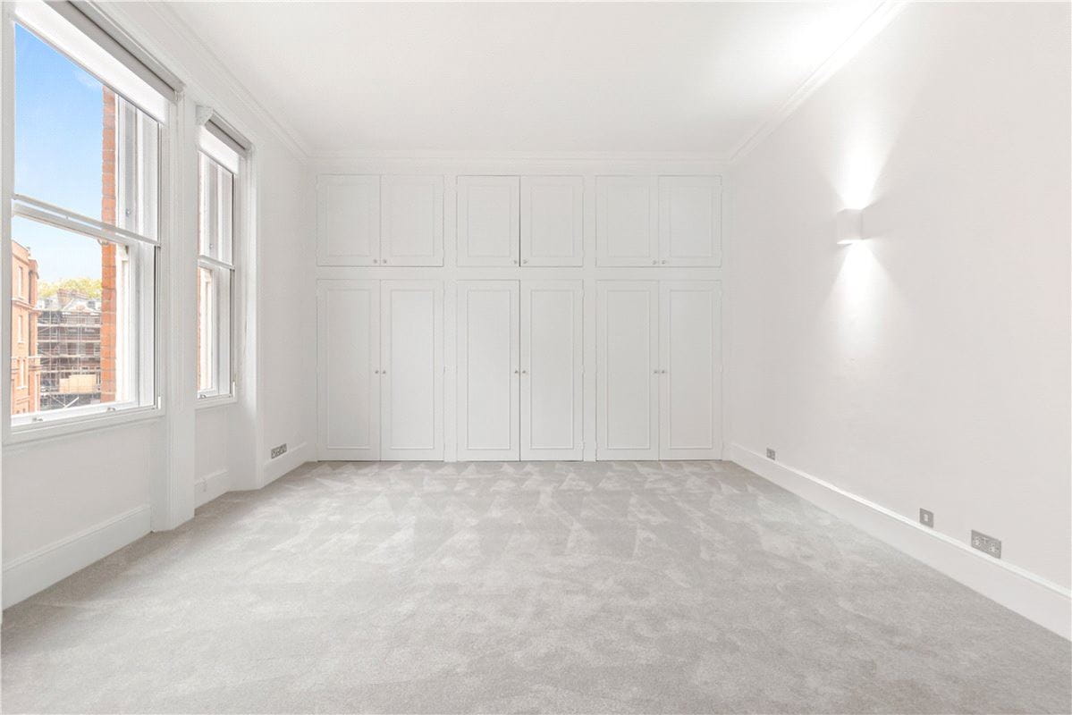 3 bedroom maisonette, Egerton Gardens, Knightsbridge SW3 - Available