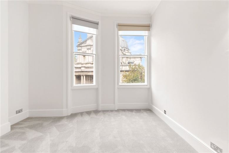 3 bedroom maisonette, Egerton Gardens, Knightsbridge SW3 - Available