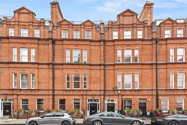 3 bedroom maisonette, Egerton Gardens, Knightsbridge SW3 - Available