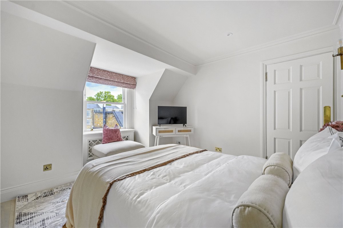 6 bedroom house, Ennismore Gardens, Knightsbridge SW7 - Available