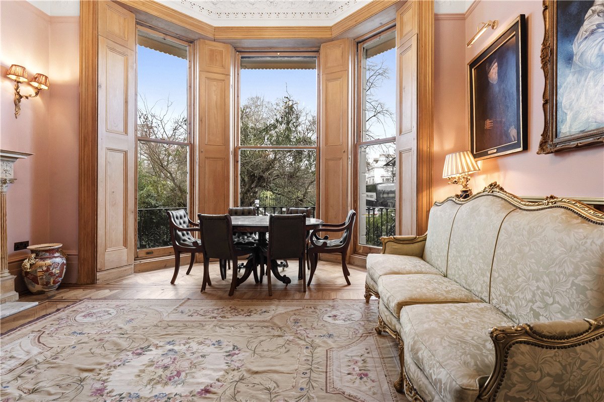 2 bedroom flat, Pembridge Square, Notting Hill Gate W2 - Available