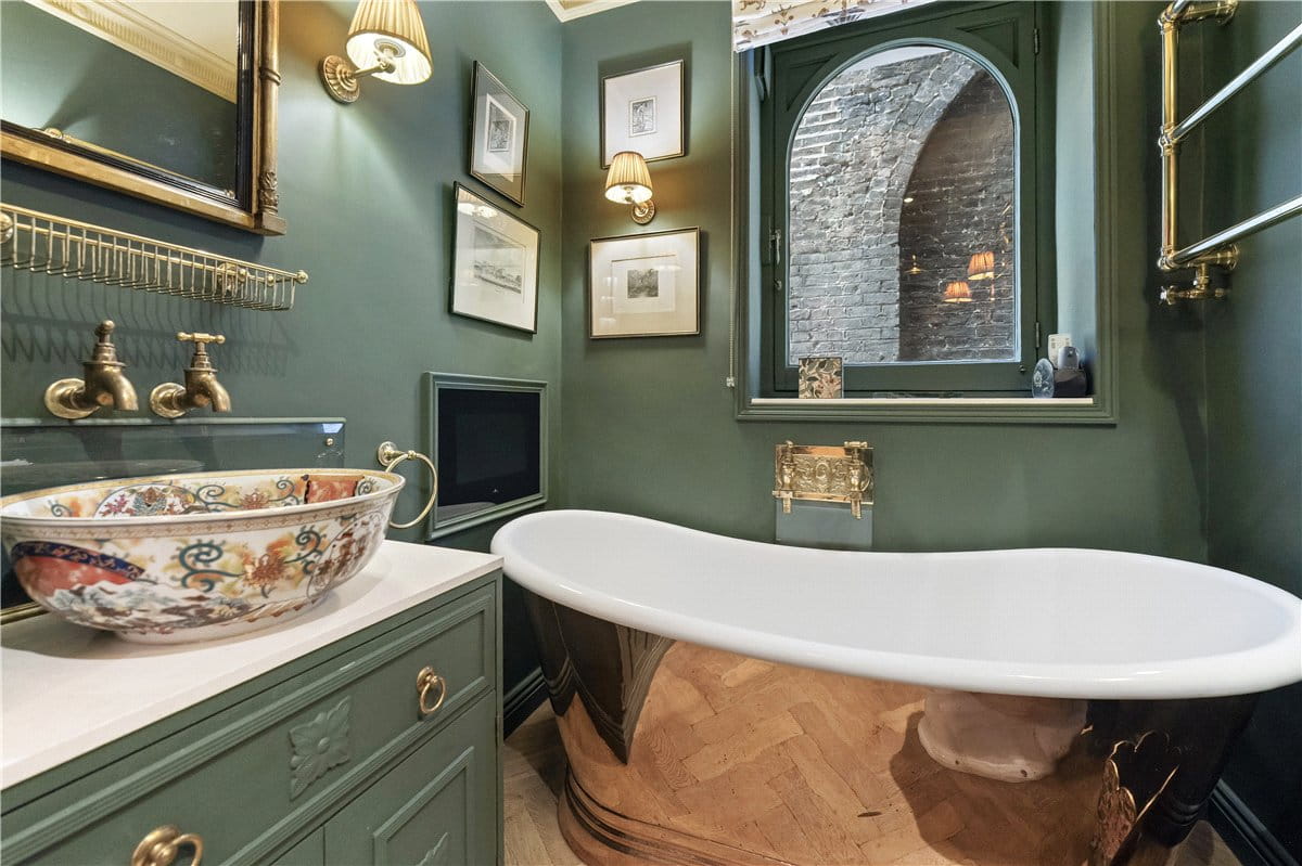 2 bedroom flat, Pembridge Square, Notting Hill Gate W2 - Available