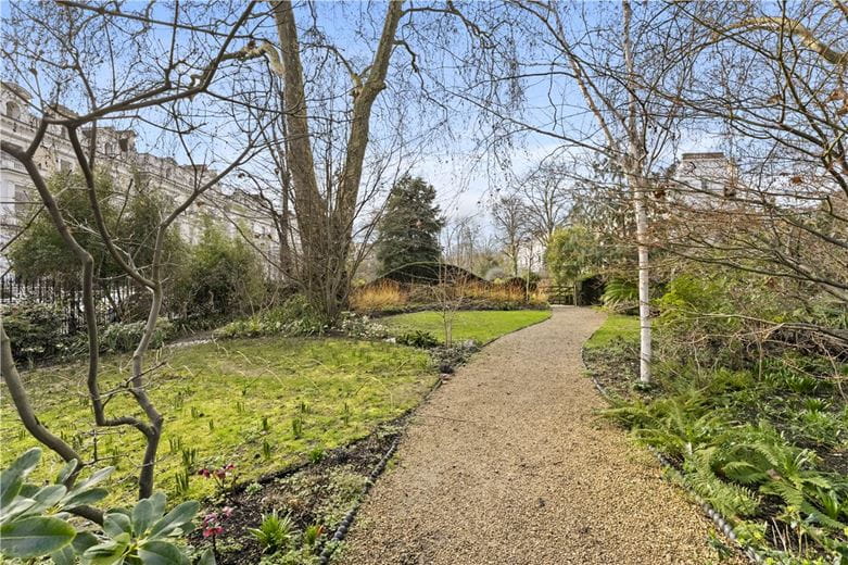 2 bedroom flat, Pembridge Square, Notting Hill Gate W2 - Available