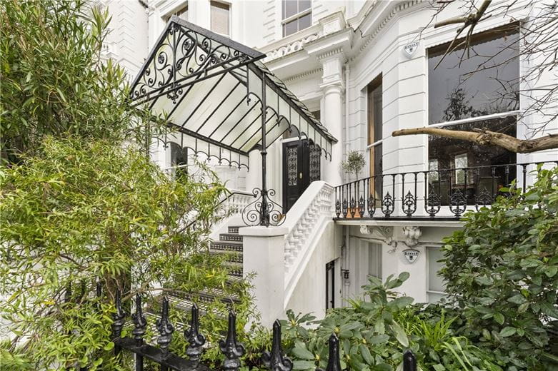 2 bedroom flat, Pembridge Square, Notting Hill Gate W2 - Available