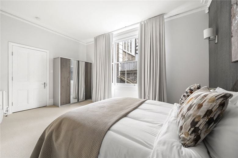 4 bedroom flat, Southwell Gardens, South Kensington SW7 - Available