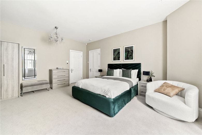 4 bedroom flat, Southwell Gardens, South Kensington SW7 - Available