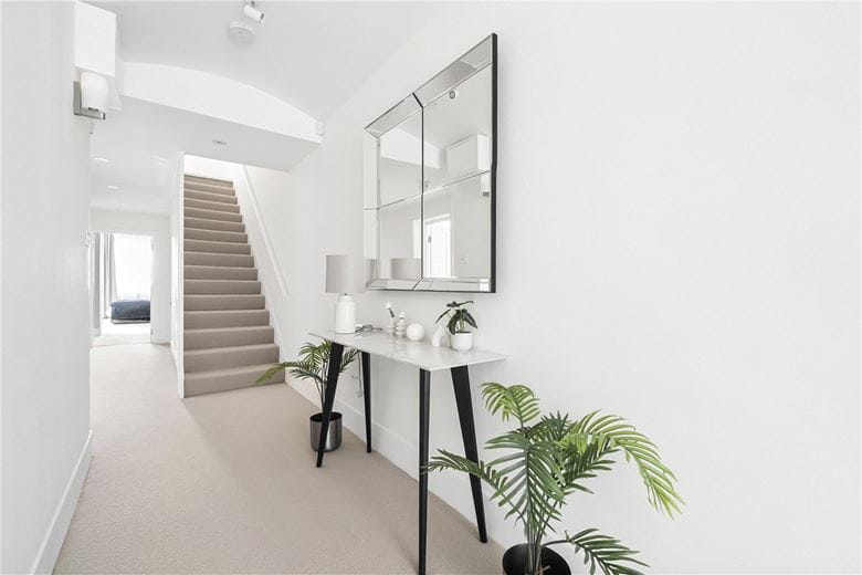 4 bedroom flat, Southwell Gardens, South Kensington SW7 - Available