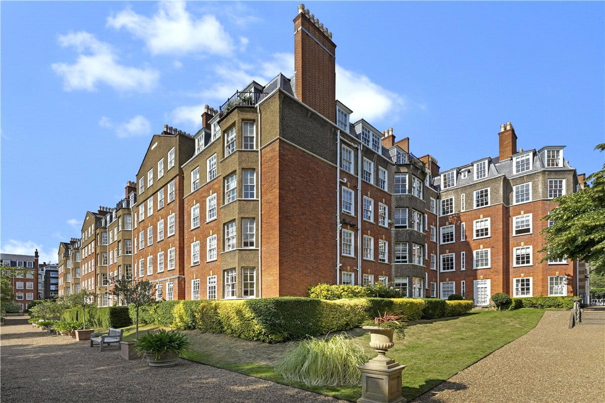 3 bedroom flat, The Little Boltons, Chelsea SW5 - Available