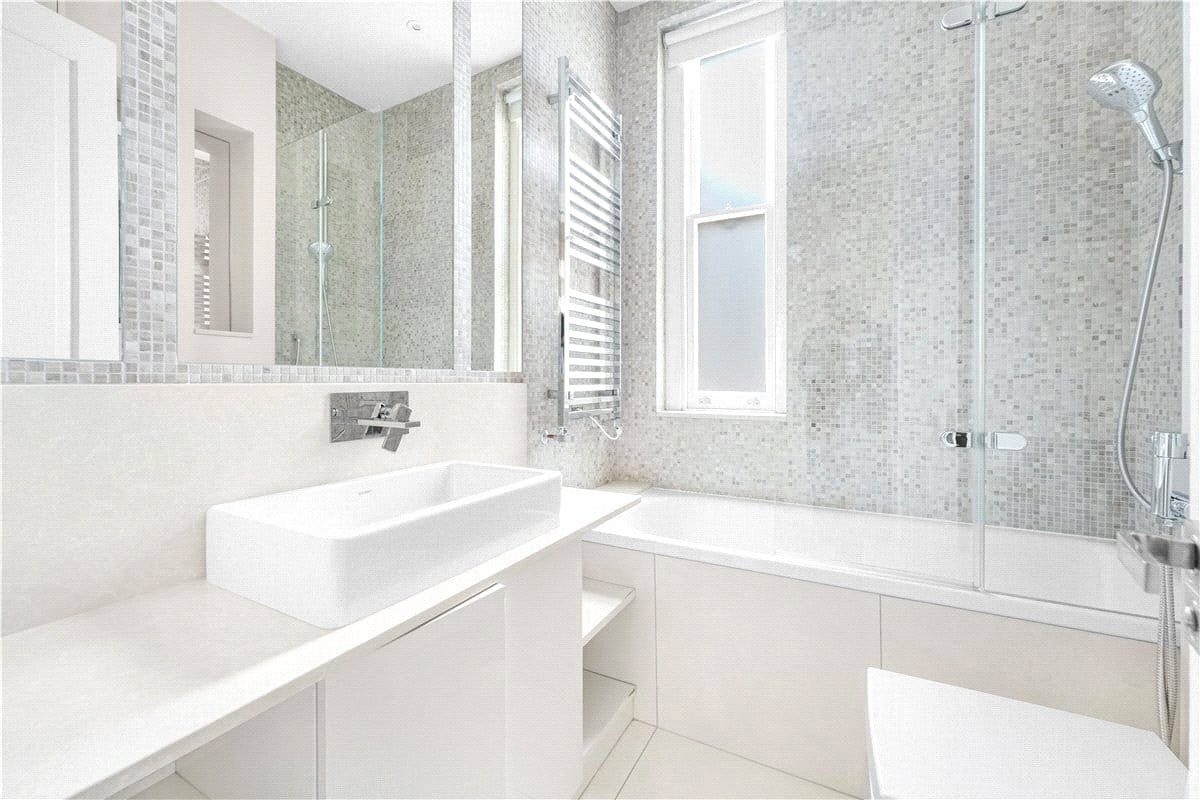 4 bedroom flat, Wynnstay Gardens, Allen Street W8 - Available