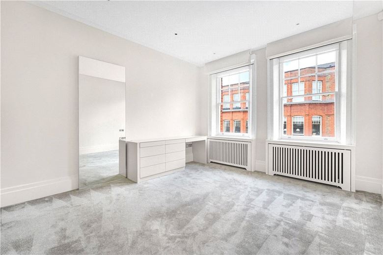 4 bedroom flat, Wynnstay Gardens, Allen Street W8 - Available