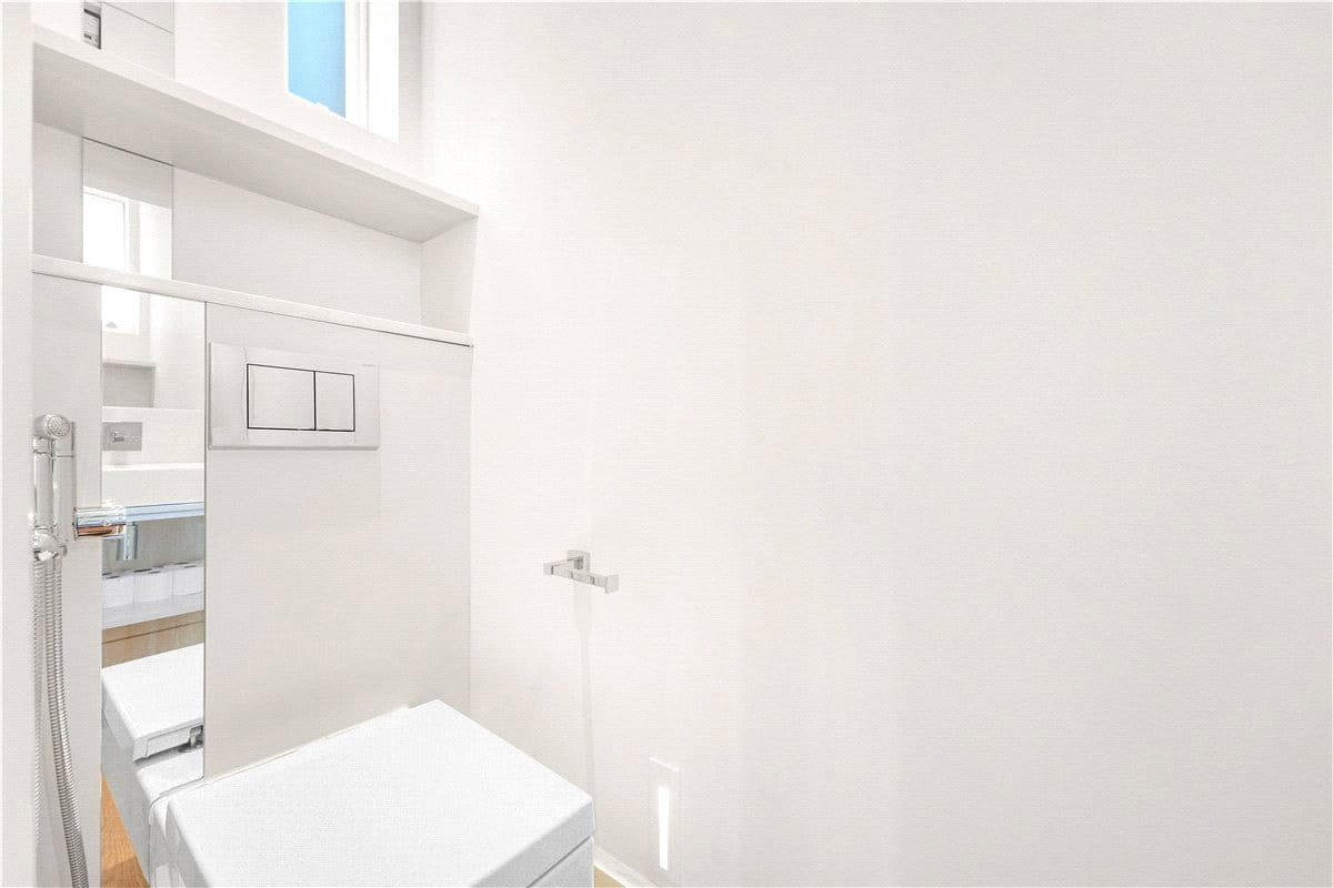 4 bedroom flat, Wynnstay Gardens, Allen Street W8 - Available