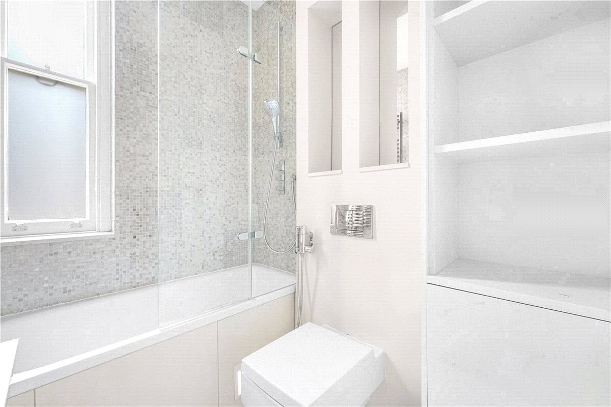 4 bedroom flat, Wynnstay Gardens, Allen Street W8 - Available