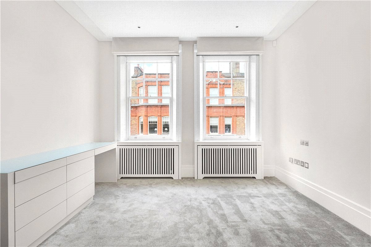 4 bedroom flat, Wynnstay Gardens, Allen Street W8 - Available