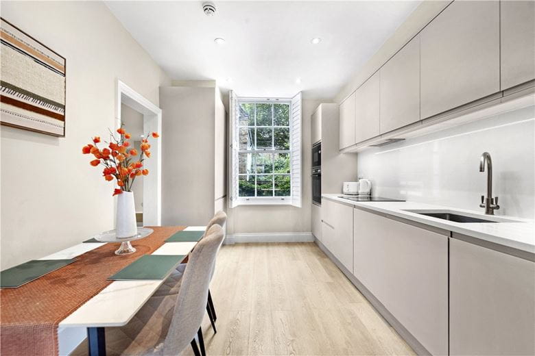 2 bedroom flat, Princedale Road, Notting Hill W11 - Available