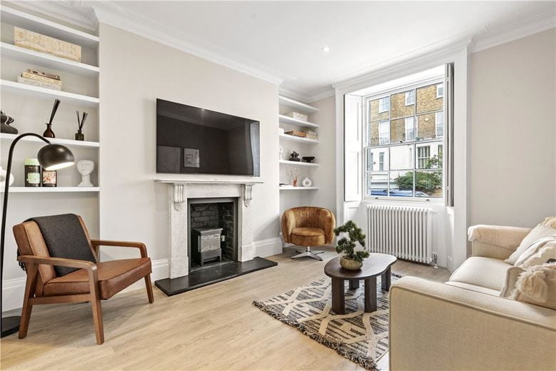 2 bedroom flat, Princedale Road, Notting Hill W11 - Available