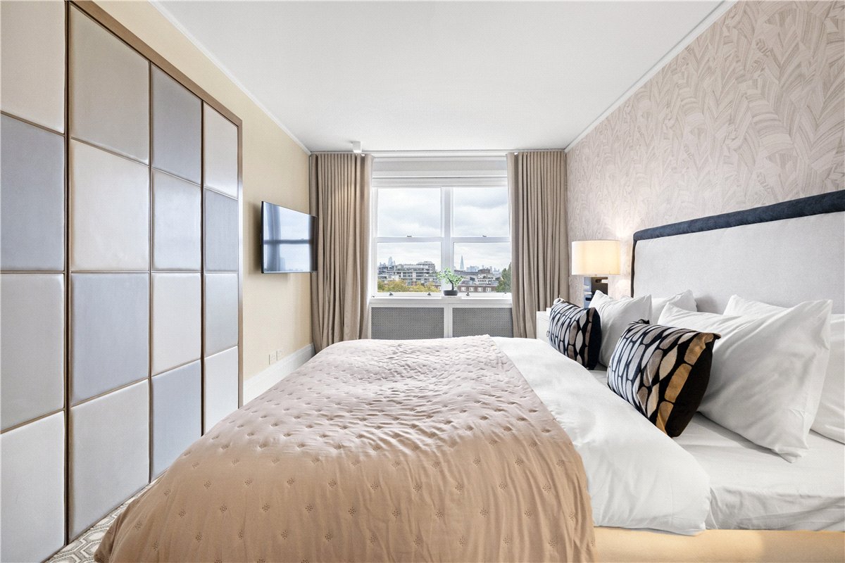 4 bedroom flat, Kingston House South, Ennismore Gardens SW7 - Available