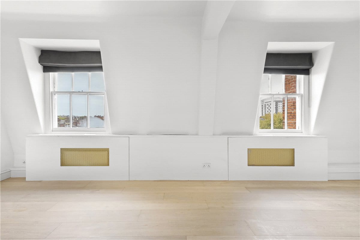 3 bedroom flat, Cadogan Square, London SW1X - Available