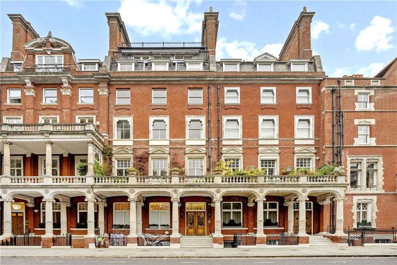 3 bedroom flat, Cadogan Square, London SW1X - Available