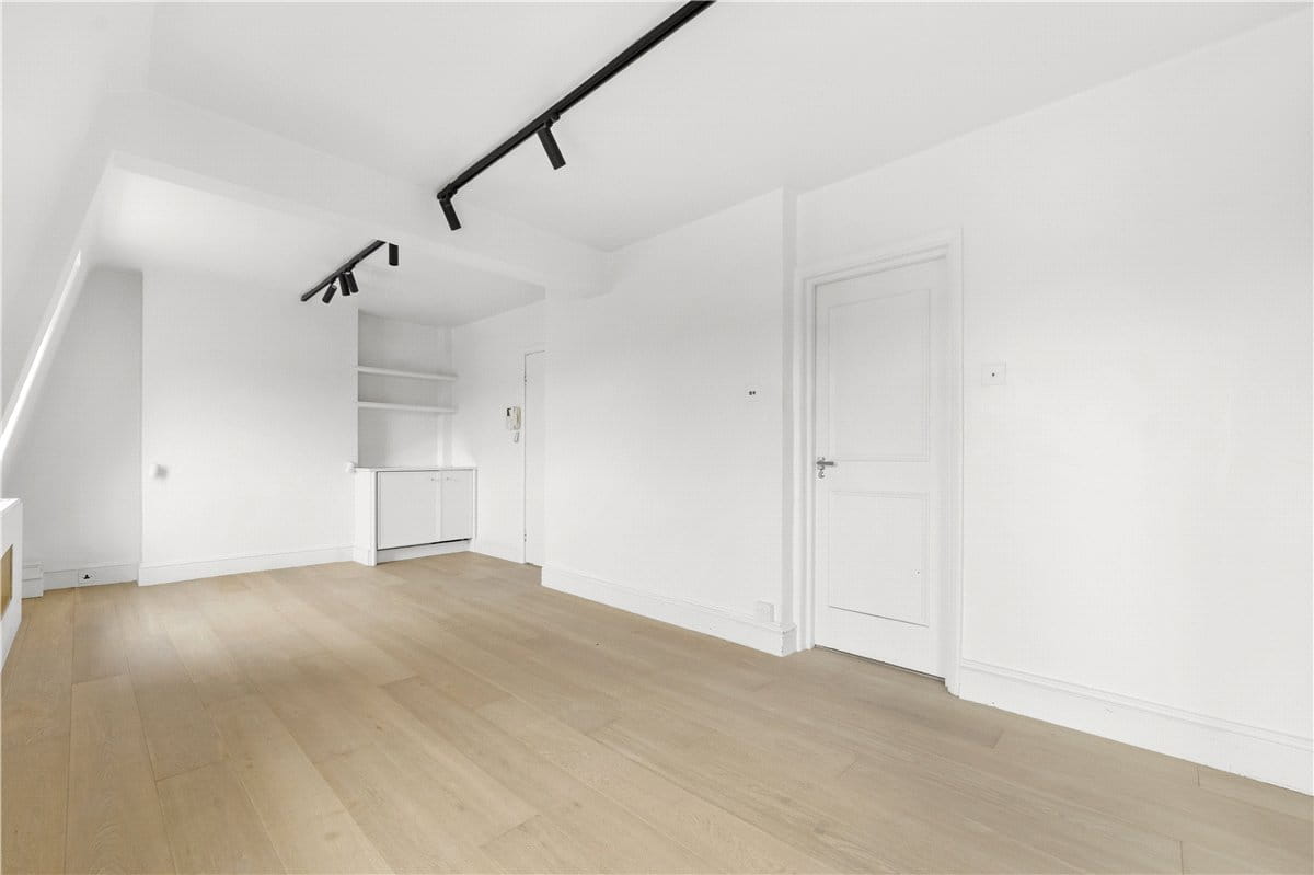 3 bedroom flat, Cadogan Square, Knightsbridge SW1X - Available