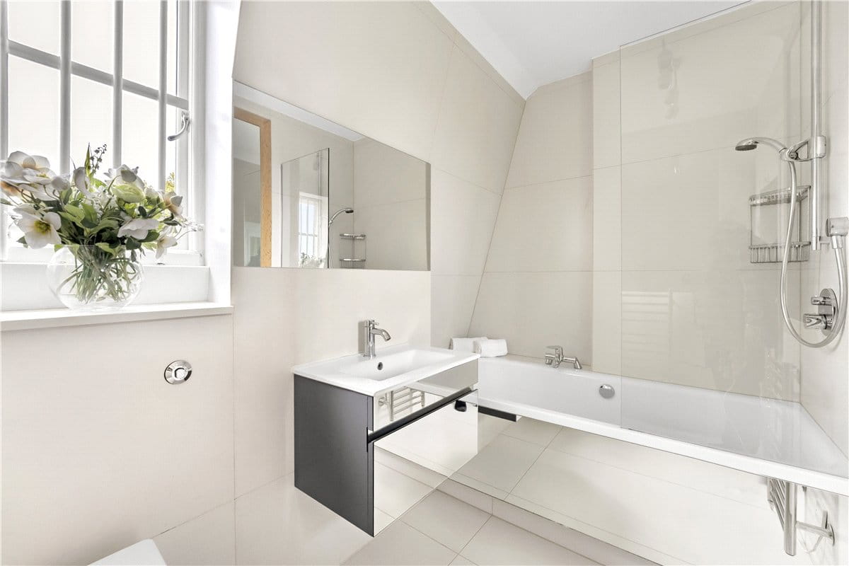 3 bedroom flat, Cadogan Square, Knightsbridge SW1X - Available