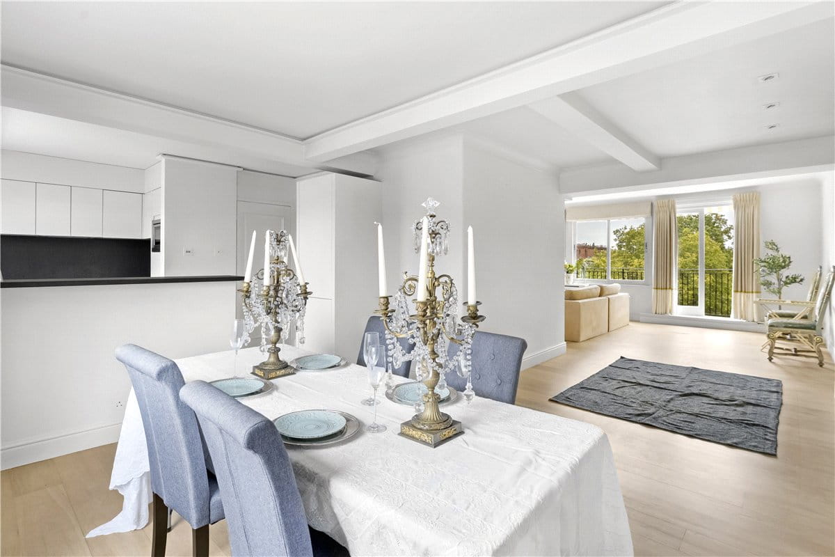 3 bedroom flat, Cadogan Square, Knightsbridge SW1X - Available