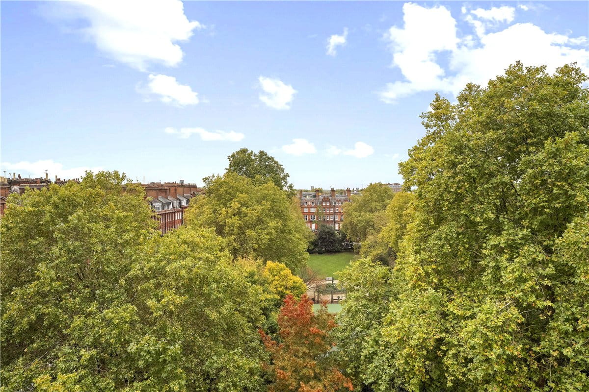 3 bedroom flat, Cadogan Square, Knightsbridge SW1X - Available